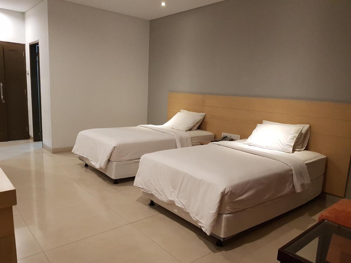 New Mountain Springs Hotel & Resort Lembang Extérieur photo