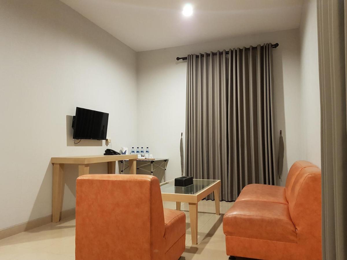New Mountain Springs Hotel & Resort Lembang Extérieur photo