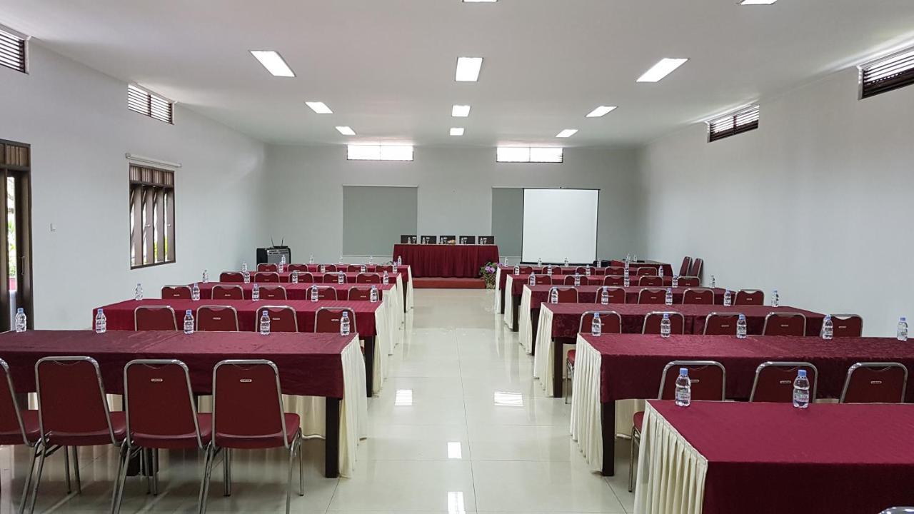 New Mountain Springs Hotel & Resort Lembang Extérieur photo