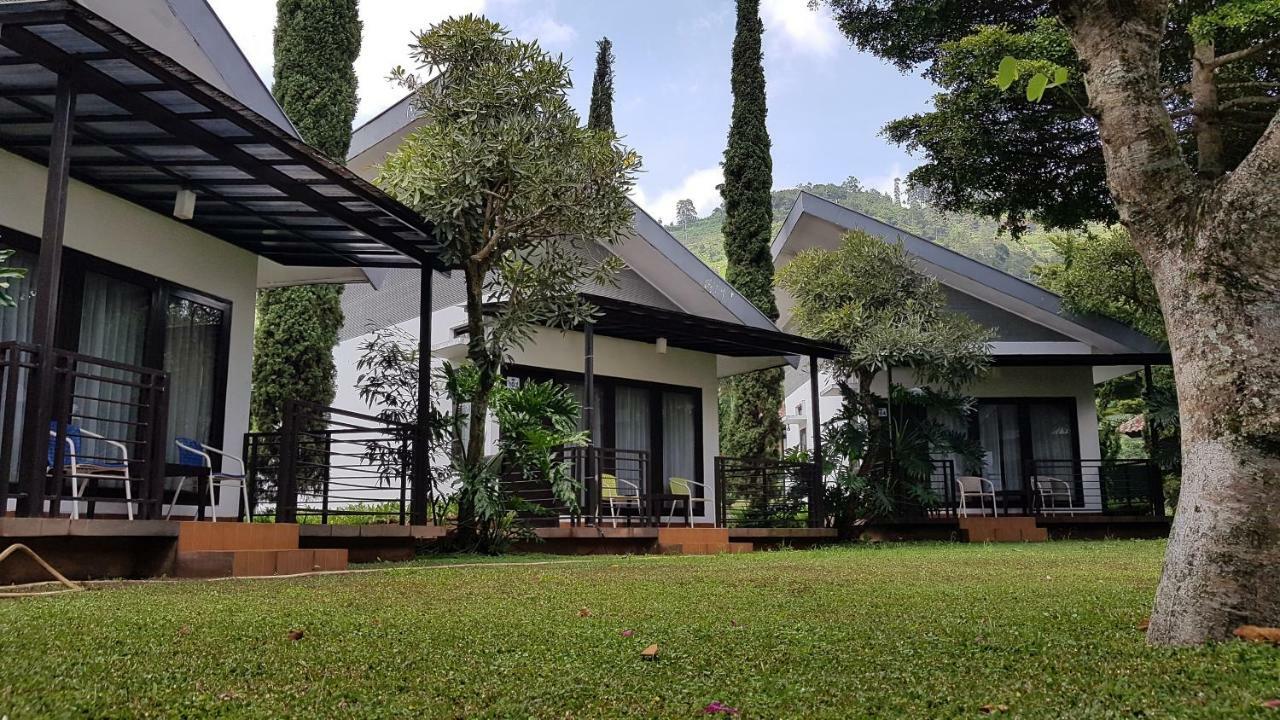 New Mountain Springs Hotel & Resort Lembang Extérieur photo